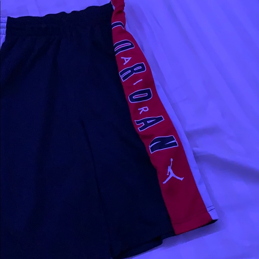 Air Jordan Red Striped Shorts Youth XL - Picture 2 of 4